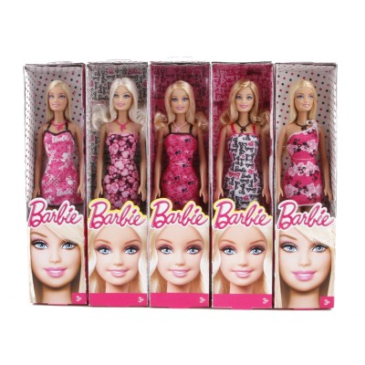Barbie Panenka v šatech více druhů