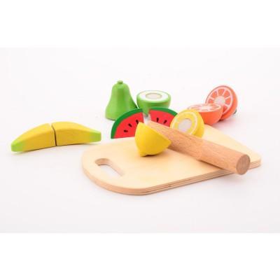 Dřevěné ovoce s prkénkem a nožem