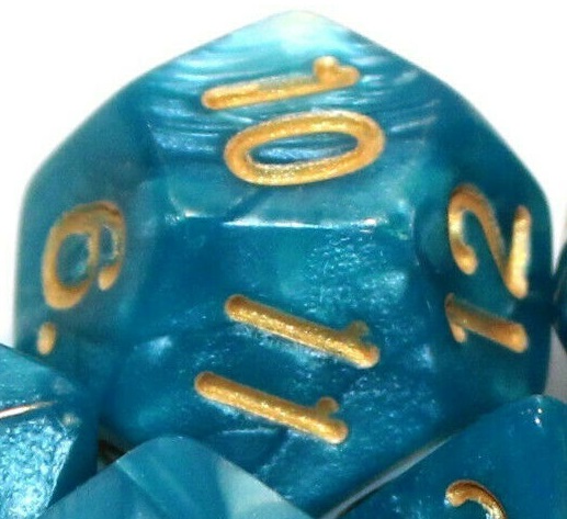TLAMA games Hrací kostka dvanáctistěnná perleťová Barva: azurová / zlatá