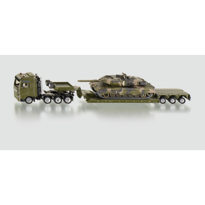 Těžký transportér přepravující tank
