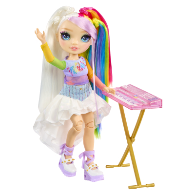 Rainbow High Junior Fashion panenka v rockové kapele - Amaya